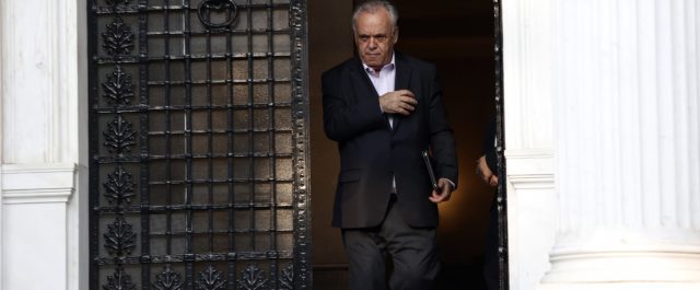 Δραγασάκης στο Spiegel: Προτιμάμε τον Σουλτς…- “Καρφιά” κατά ΔΝΤ
