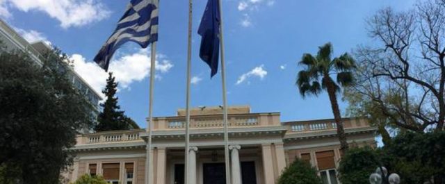 Παρασκήνιο με συμβιβαστική πρόταση από την Αθήνα για το ασφαλιστικό