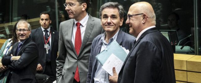 Η Κομισιόν “αδειάζει” τον Ντάϊσελμπλουμ-Τον στηρίζει ο Σόϊμπλε- Πιέσεις για παραίτηση