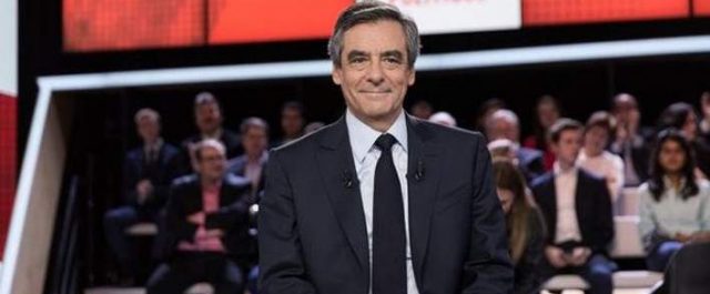Ο Φιγιόν κατηγορεί τον Ολάντ ότι δίνει στοιχεία εναντίον του