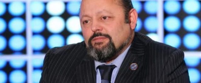 Διέφυγε στη Λατινική Αμερική ο Σώρρας; Τον καθαιρούν από την “Ελλήνων Συνέλευσις”