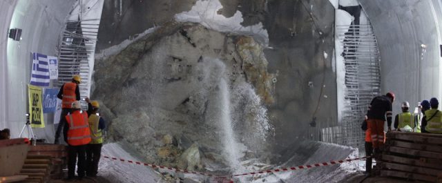 Το ΜΕΤΡΟ έφθασε Μανιάτικα