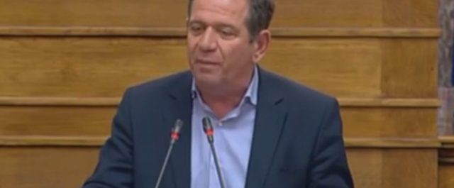 “Κόκκινη κάρτα” σε βουλευτή του ΣΥΡΙΖΑ που πάρκαρε σε ράμπα αναπήρων