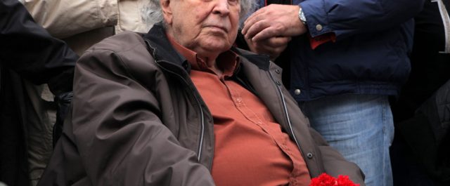 Μίκης Θεοδωράκης: Τα έζησα όλα στον υπερθετικό – Νέο βιβλίο “Μονόλογοι στο λυκαυγές”