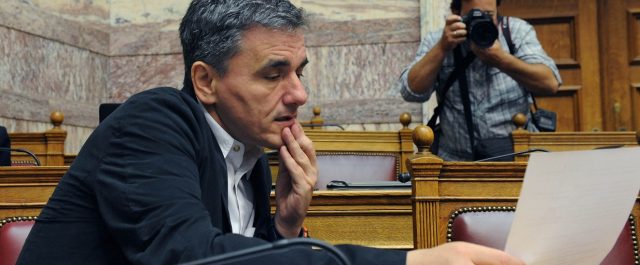 Τσακαλώτος σε βουλευτές του ΣΥΡΙΖΑ: Ιδού τα αντίμετρα, μάχη για πλεόνασμα και συντάξεις