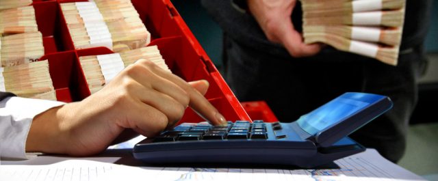 Bloomberg για Ελλάδα: Μειώθηκαν 3,6 δισ. οι καταθέσεις, επέστρεψε η αβεβαιότητα