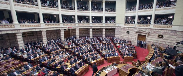 Τα προνόμια των βουλευτών [αναλυτικός πίνακας]- Ποια κόβονται- Η νέα φορολογία