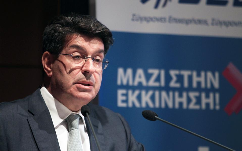 “Γέφυρα” ΣΕΒ- ΔΝΤ για τα εργασιακά βλέπει η κυβέρνηση