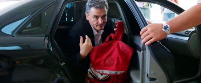 Μάχη για μέτρα και αντίμετρα – Σε εξέλιξη η κρίσιμη συνάντηση με τους Θεσμούς