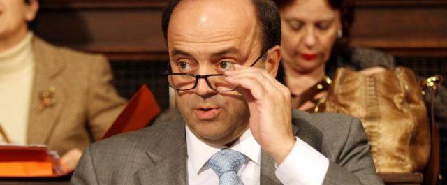 Νέο κεντροδεξιό κόμμα με συμμετοχή πρώην υπουργών του Καραμανλή;