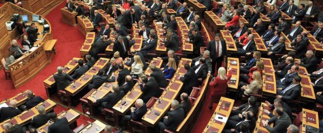 Βουλή: Οι τοποθετήσεις των αρχηγών της αντιπολίτευσης
