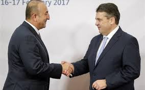 Κατευναστικός ο Γκάμπριελ με Τσαβούσογλου αλλά …”όχι συγκρίσεις με τη ναζιστική Γερμανία”