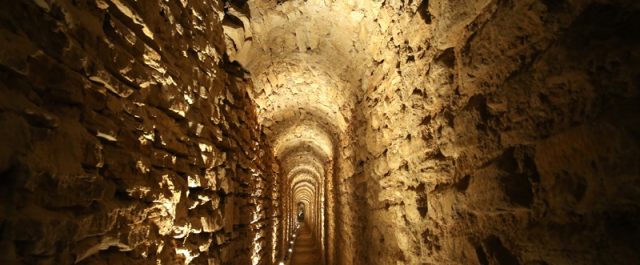 Το Ευπαλίνειο Όρυγμα παραδίδεται στο κοινό – Η Λυδία Κονιόρδου σε ρόλο… “ξεναγού” τουριστών[video, εικόνες]