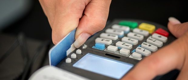 Τι προβλέπει η υπουργική απόφαση για τα POS- Ποιοι υποχρεούνται να έχουν