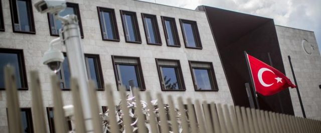 “Βόμβα” από Spiegel: Η Τουρκία παρακολουθεί πολίτες της σε 35 χώρες