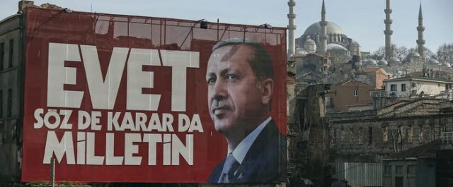 Εξαφάνισε τους αντιπάλους του από την τηλεόραση ο Ερντογάν για να κερδίσει το δημοψήφισμα