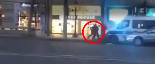 Βίντεο ντοκουμέντο από την αιματηρή επίθεση του ISIS με καλάσνικοφ στα Ηλύσια Πεδία