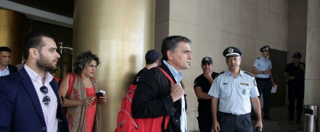 ‘Ωρα… Hilton: Ενεργειακά και υπερταμείο στην ατζέντα με τους Θεσμούς