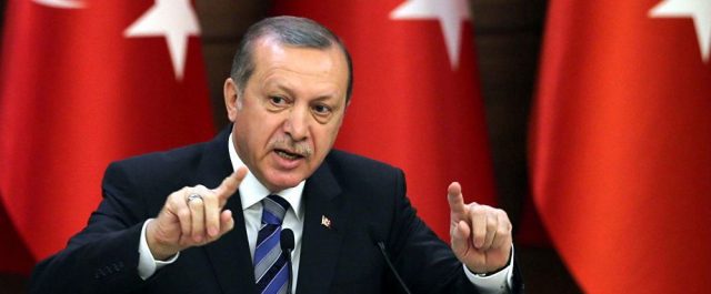 Εμπρηστικός ο Ερντογάν: Η Ελλάδα έχει τα χάλια της, χρωστά 400 δισ.