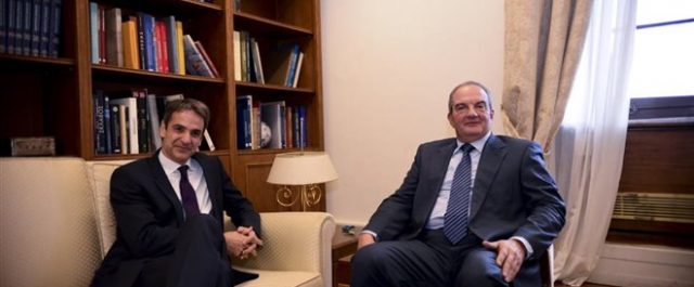 Συνάντηση Καραμανλή- Μητσοτάκη στην Παναγή Κυριακού