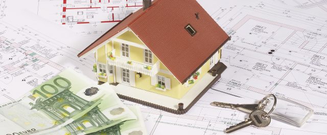 Τέλος η αποχή των συμβολαιογράφων – Πλειστηριασμοί ακινήτων αξίας 400.000 και άνω  