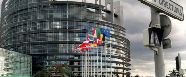 Η Αθήνα θα προτείνει νέα μείωση αφορολόγητου στους θεσμούς