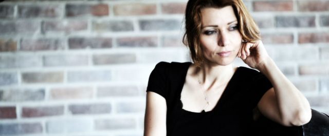 Άρθρο-“κατηγορώ” της δημοφιλέστερης Τουρκάλας συγγραφέως : “Είμαι θλιμμένη για τη διχασμένη πατρίδα μου”