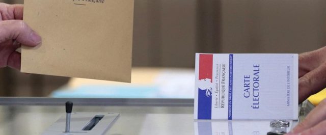 Βελγικά exit polls δίνουν προβάδισμα 2% στον Μακρόν έναντι της Λεπέν