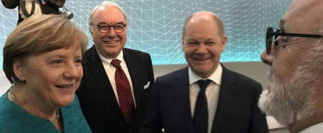 Ο Κουρουμπλής συνάντησε την Μέρκελ στο ναυτιλιακό συνέδριο στο Αμβούργο