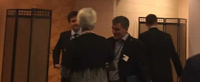 Politico: Η πραγματική αντίθεση είναι ανάμεσα στους δανειστές