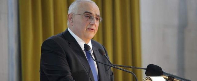 Αιχμές Καραμούζη για τον εξωδικαστικό συμβιβασμό: Δεν θα λειτουργήσει