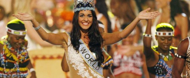 Η δήμαρχος του Γιβραλτάρ είναι πρώην Miss World και δηλώνει: “Ο Βράχος ήταν και θα είναι πάντοτε βρετανικός”