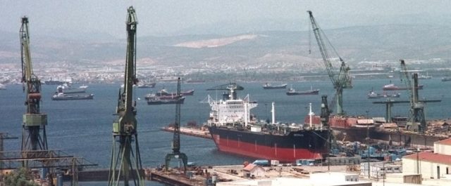 Cosco: Ενδιαφέρον για τα ναυπηγεία Σκαραμαγκά και Ελευσίνας