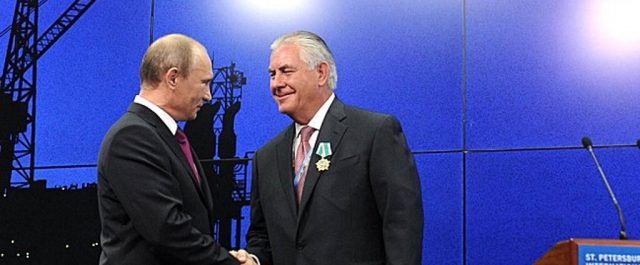 Πούτιν – Τίλερσον: Τίτλοι τέλους σε μια διαχρονική “φιλία”; – Οι δουλειές Εxxon Rosneft και το μετάλλιο ανώτατης διάκρισης