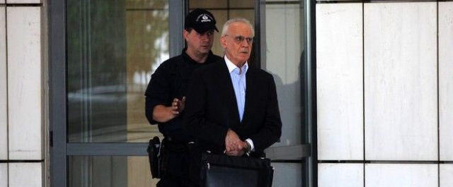 Βρήκε τα 200.000 ευρώ ο Άκης και βγαίνει από τη φυλακή