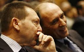 Τυχαίο τετ α τετ Σταθάκη- Στουρνάρα σε ουζερί στη Ζαλοκώστα