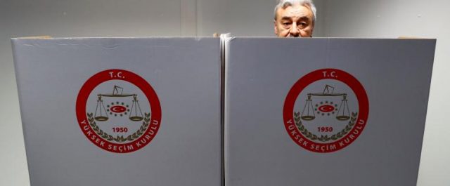 Στις κάλπες 55 εκατ. Τούρκοι- Ιστορικής σημασίας το δημοψήφισμα για τη Συνταγματική Αναθεώρηση