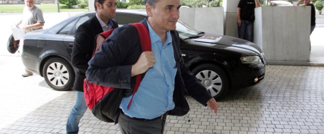 Ξημερώματα έκλεισε η συμφωνία με τους δανειστές