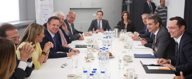 Οι επενδύσεις στο επίκεντρο της συνάντησης Μητσοτάκη με τον Ολλανδό πρέσβη