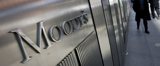 Συμφωνία για το χρέος προβλέπει η Moody’s
