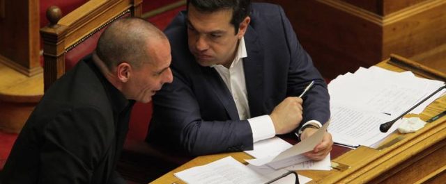 Βαρουφάκης στο νέο βιβλίο του: Ο Τσίπρας φοβόταν πραξικόπημα και…Γουδή