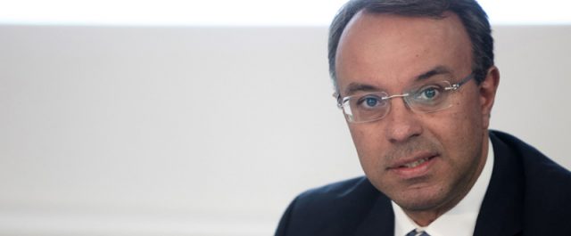 Σταϊκούρας: Σε μετρητά και σε ευάλωτες ομάδες το μέρισμα- Δεν θα είναι μόνιμου χαρακτήρα