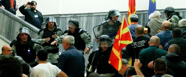 DW: Γιατί τα Σκόπια αποτελούν “βόμβα” αστάθειας στα Βαλκάνια