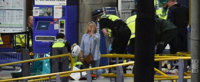 ΕΚΤΑΚΤΟ: Μεγάλη έκρηξη σε σπίτι στο Μάντσεστερ κατά τις έρευνες για συνεργούς του βομβιστή