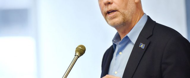 Υποψήφιος βουλευτής του Τραμπ επιτέθηκε σε δημοσιογράφο του Guardian[ηχητικό]