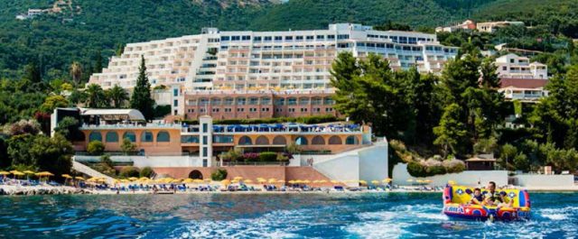 “Περίεργη” κοστολόγηση πακέτων διακοπών στην Ελλάδα από βρετανικές ταξιδιωτικές