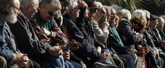 Πόσο μειώνονται οι συντάξεις από το 2019 – Πλαφόν των περικοπών το 18%