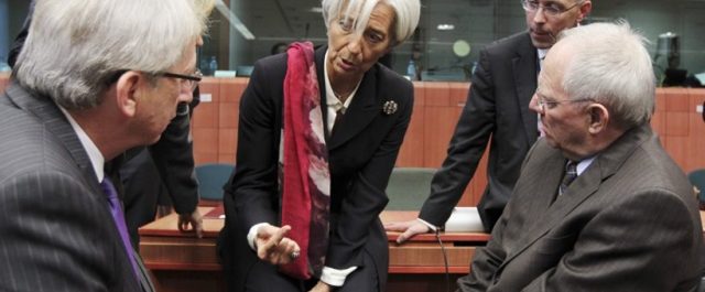 Bloomberg: Η αξιολόγηση εμποδίζεται από τη διαφωνία των πιστωτών για το χρέος