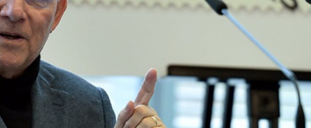 Σόϊμπλε: Διαφωνεί με τον Μακρόν με παραβολή για…Ρεάλ και Γιουβέντους