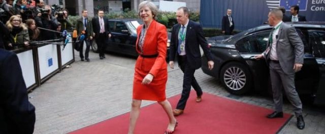 Πυρά Μέϊ κατά των “27” για το Brexit- Αιχμές για εμπλοκή στις βρετανικές εκλογές